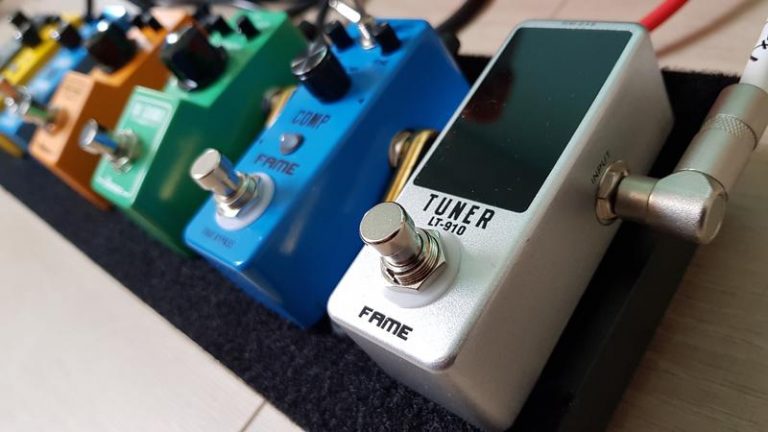 Read more about the article Pedalboard: tuner pedals