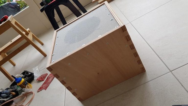 Read more about the article Building my first speaker cab (part 2)